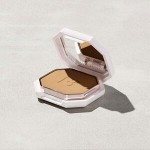 Fenty Beauty Pro Filt'r Soft Matte Powder Foundation #130